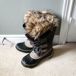 Sorel Grey Waterproof Winter Boots Faux Fur Trim Size US9 Womens